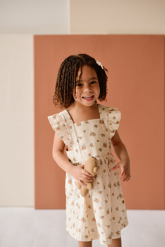 Robe-tablier à volants Sofia – Les Petites Natures